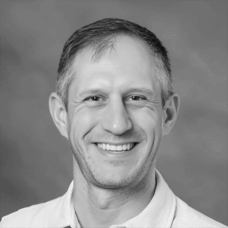 Black and white portrait of Aaron Podolner, executive advisor and keynote speaker